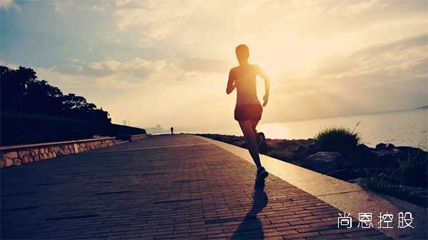 晨跑和夜跑哪个更减肥？